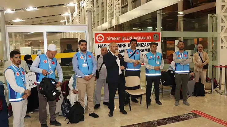 Elazığ'dan ilk hac kafilesi dualarla uğurlandı