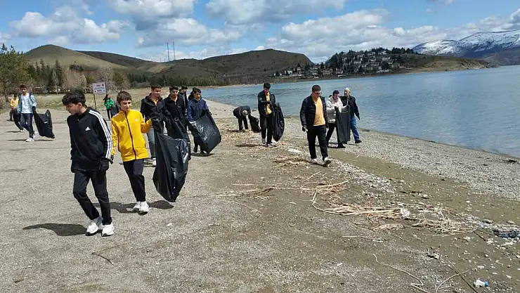 Elazığ Hazar Gölü çevresinde temizlik yapıldı
