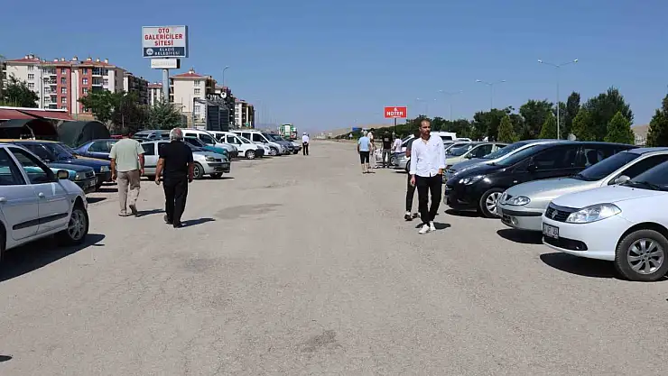 Elazığ ikinci el oto pazarında araç çok, alıcı yok