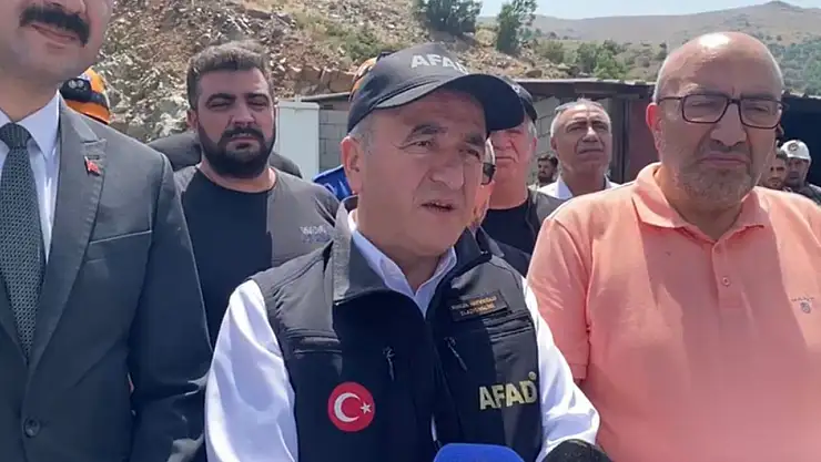 Elazığ Valisi Hatipoğlu: 'Göçükte 1 işçimiz kaldı, 80 kişilik ekip kurtarma çalışmalarını sürdürüyor'