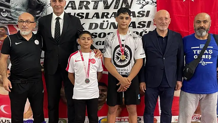 Elazığlı genç pehlivanlardan uluslararası başarı