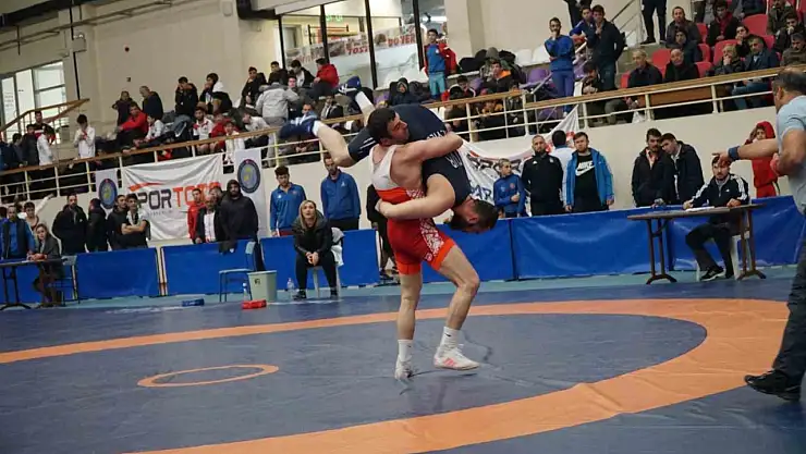 Elazığlı işitme engelli güreşçi 3. oldu