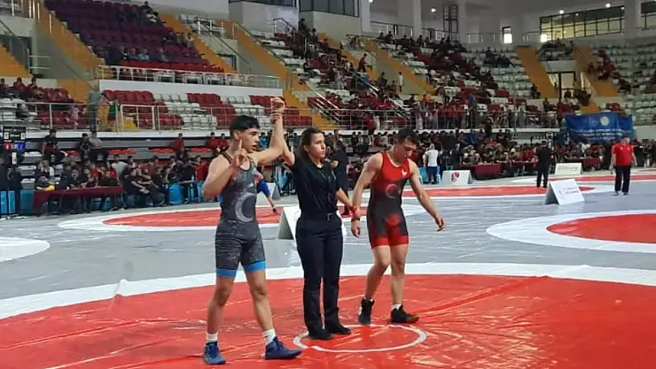 Elazığlı minik güreşçiler Türkiye şampiyonasına damga vurdu