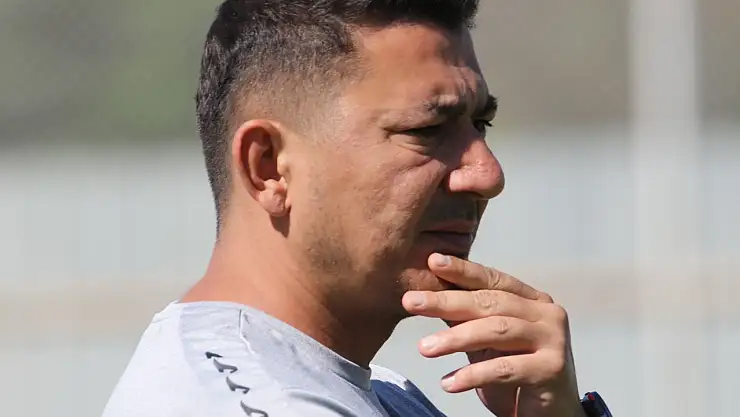 Elazığspor, Fırat Gül'le devam kararı aldı