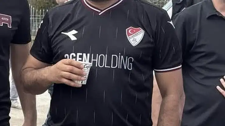 Elazığspor tribün lideri Biçer, platformdan düşüp belini kırdı