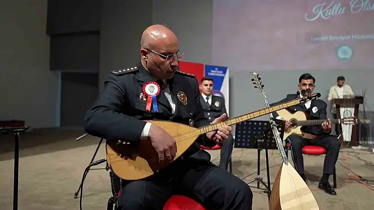 Emniyet müdürü çaldı, dinleyiciler duygusal anlar yaşadı