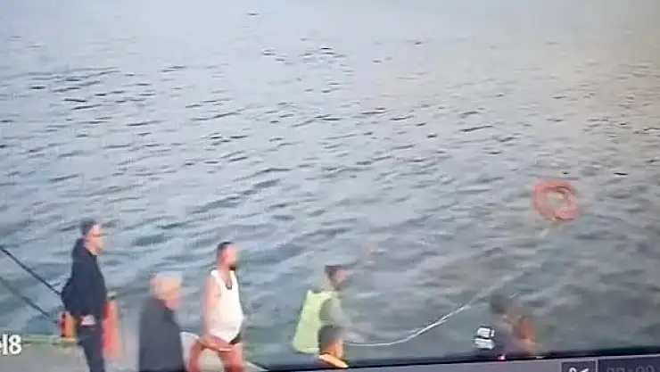Feribottan baraja atlayan şahıs kurtarıldı