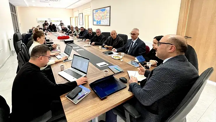 Fırat EDAŞ yöneticileri Çemişgezek'te muhtarlarla bir araya geldi