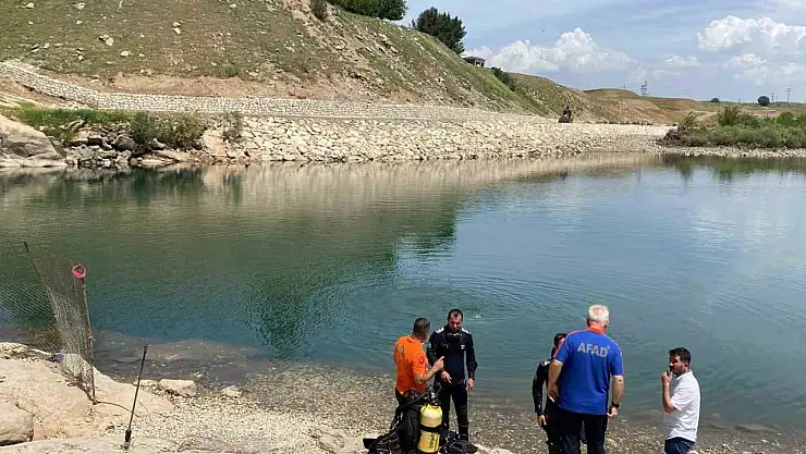 Fotoğraf çekmek isteyen çocuk, düştüğü Malabadi Çayı'nda hayatını kaybetti