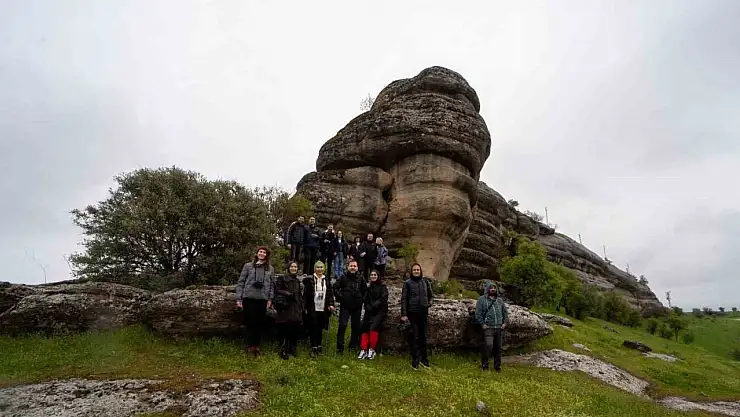 Fotoğraf severler yağmur altında Kefrun Kalesi'ni fotoğrafladı