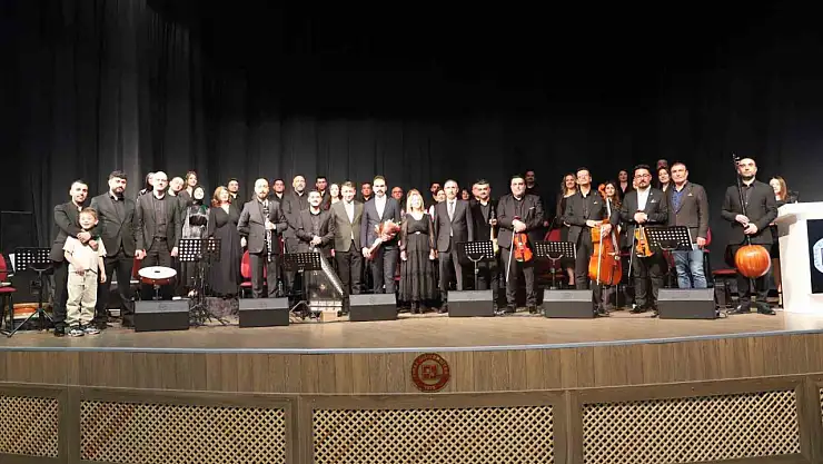 FÜ'de akademisyenler korosu sergilendi