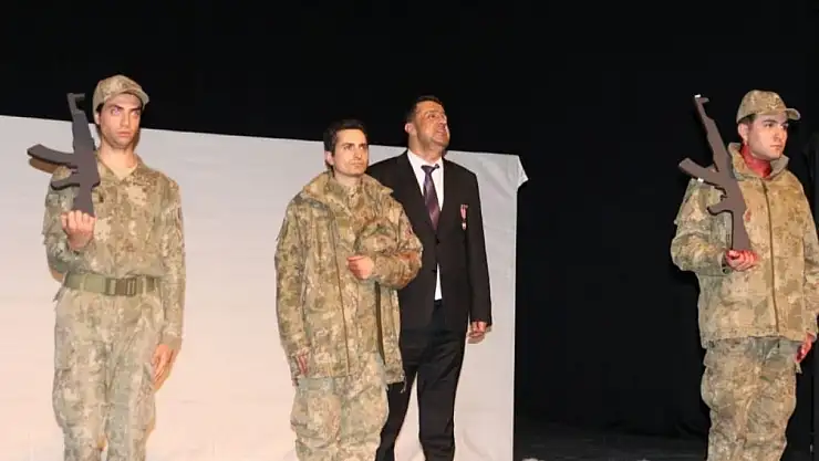 Gazi Yalçın Yedek'in hayatı sahnede yoğun ilgi gördü