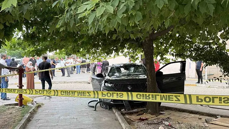 Hastane bahçesinde fren yerine gaza basıldı: 1 ölü, 1 yaralı