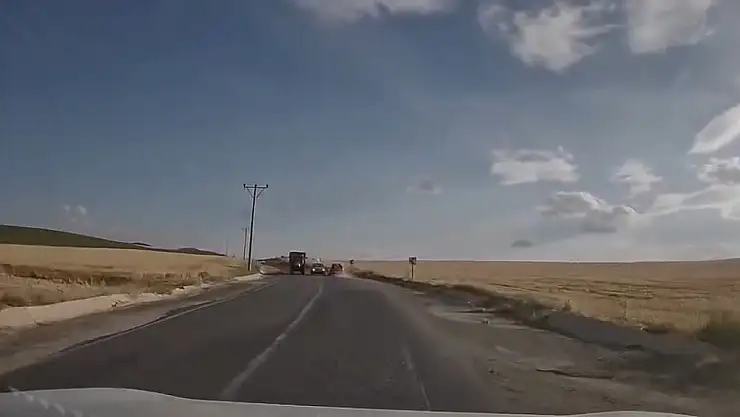 Hatalı sollama yapan sürücü yürekleri ağza getirdi