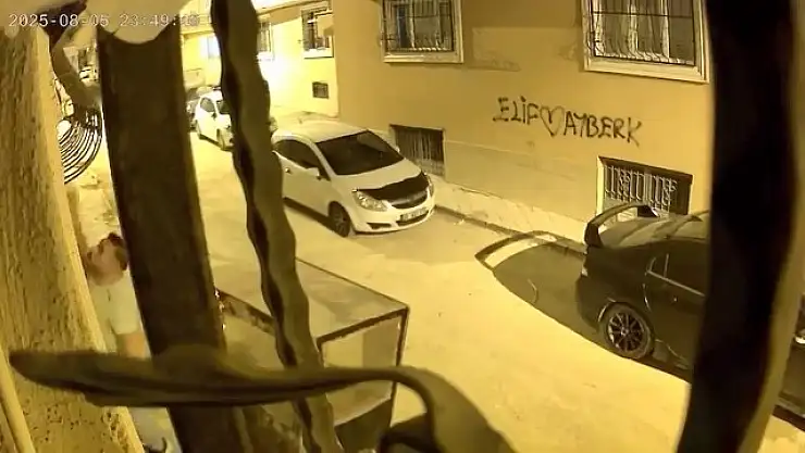 Hırsızlık yapmaya kalıştı, alarmın çalmasıyla böyle kaçtı