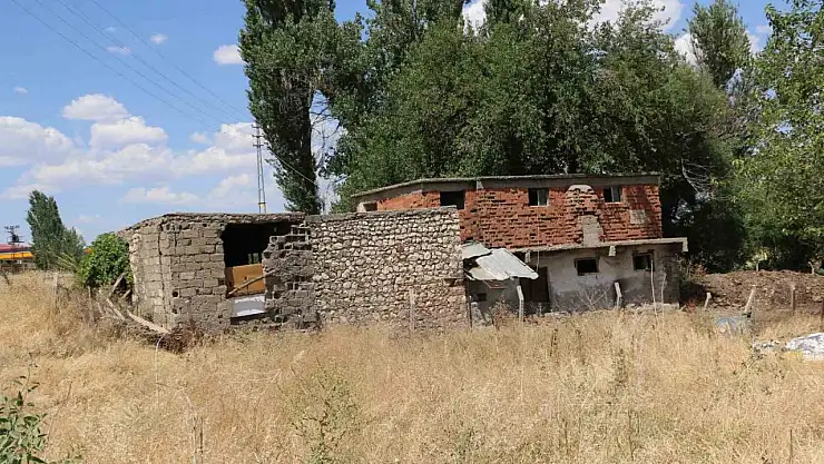 İHA, PKK'nın kurulduğu barakayı görüntüledi