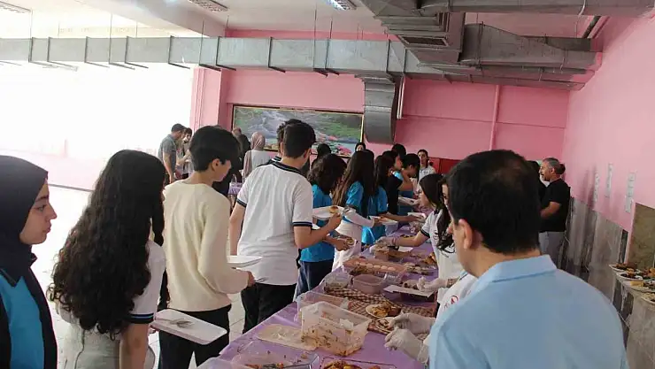 İki liseden Gazzeli çocuklara destek