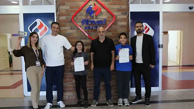 İlkokul ve ortaokul öğrencilerinden Robotex International Festivalinde büyük başarı