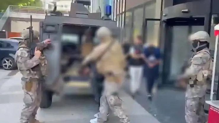 İnternet üzerinde faizsiz kredi arayanları hedef alan şebekeye 'Akbaba Operasyonu': 18 tutuklama