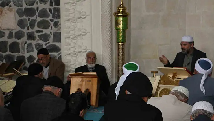 İslam aleminin 5. Harem-i Şerif'inde mukabele geleneği devam ediyor