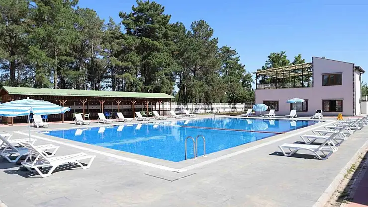 Kadınlar yüzme öğreniyor