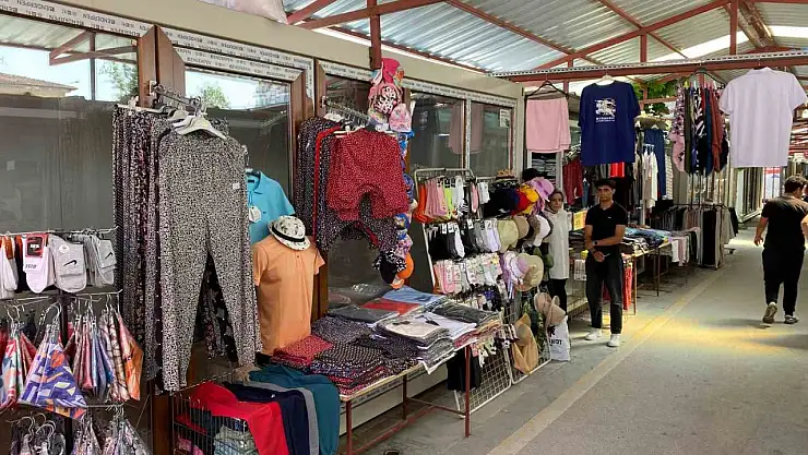 Kanalboyu esnaf çarşısı AVM'leri aratmıyor