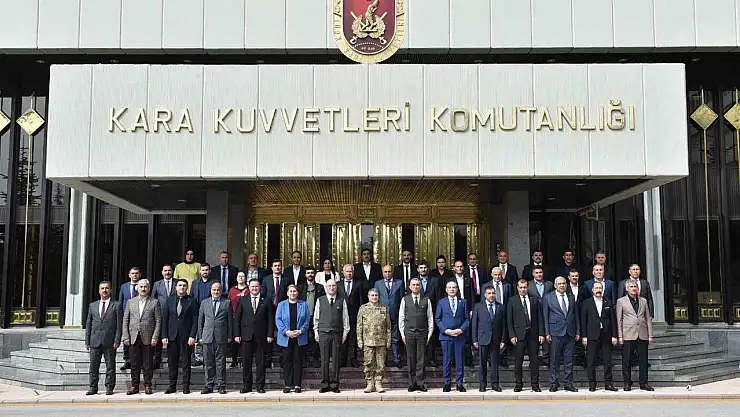 Kara Kuvvetleri Komutanı Doğu ve Güneydoğu'dan gelen şehir ve gazi yakınlarını ağırladı