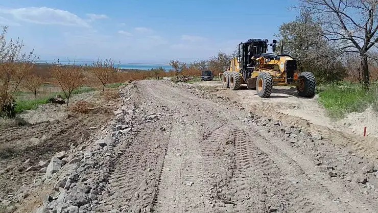 Kırsal mahallelerde ulaşım altyapısı güçlendiriliyor