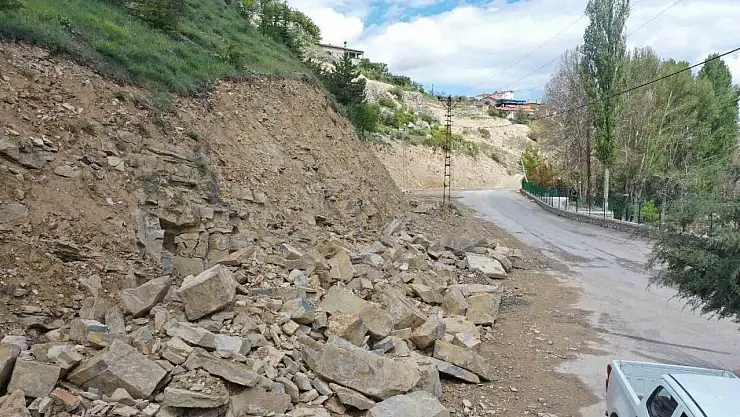 Konak Mahallesi'nde depremde zarar gören köprü ve yol yenilendi