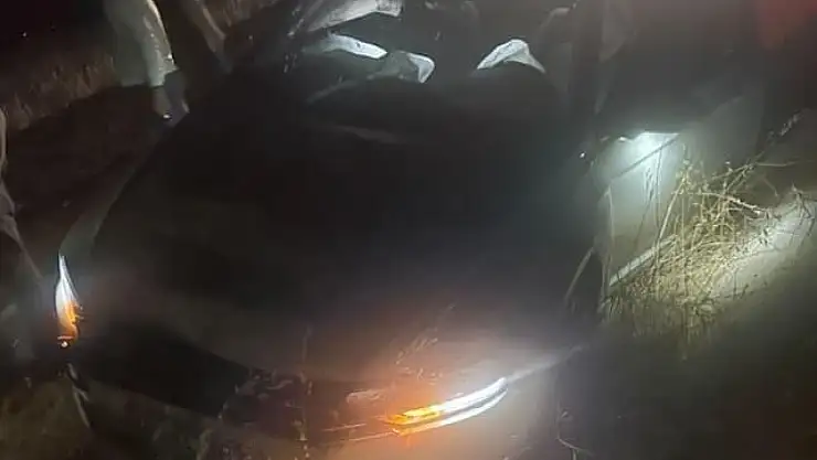 Köpeğe çarpmamak için manevra yapan sürücü kaza yaptı: 2 yaralı