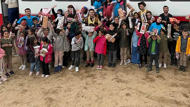 Köy okulundaki öğrencilere sürpriz