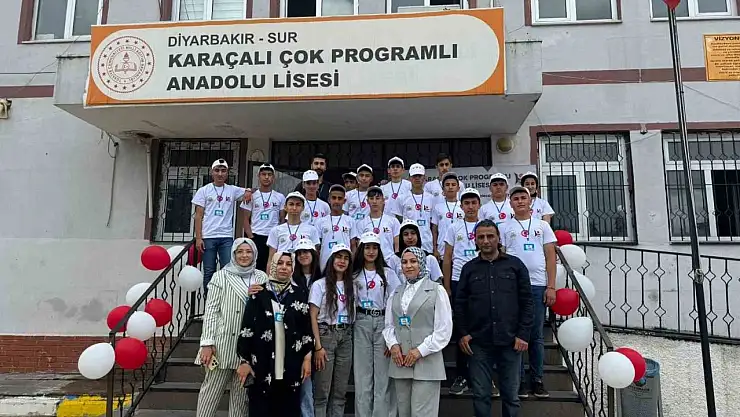 Lise öğrencileri bilimsel çalışmalarını sergiledi