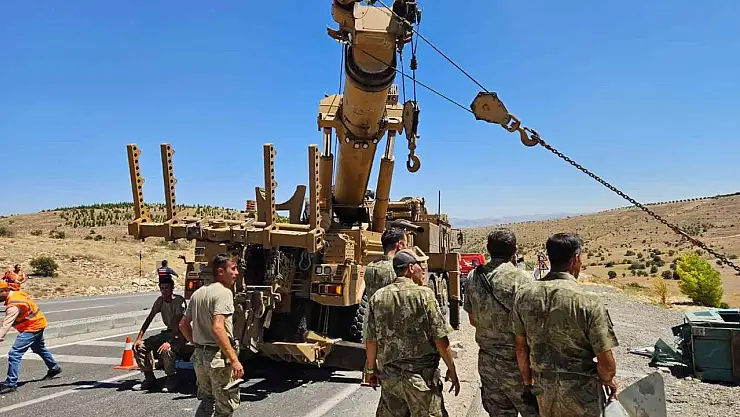 Malatya'da askeri araç devrildi: 2 asker yaralandı