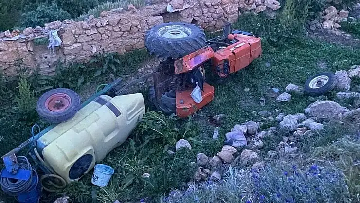 Malatya'da devrilen traktörün sürücü hayatını kaybetti