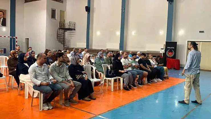 Malatya'da Gençlik Liderlerine Yönelik 'Sahne Sizin' eğitimi