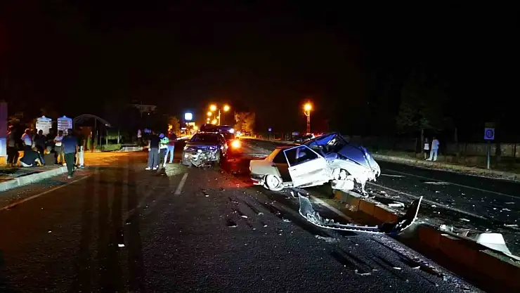 Malatya'da iki araç çarpıştı: 3 yaralı