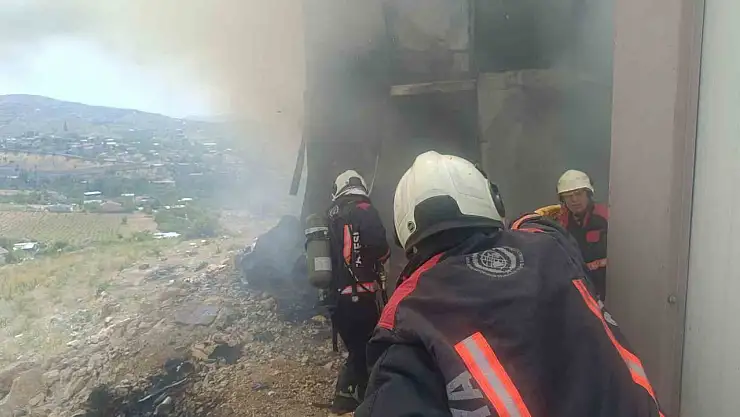 Malatya'da inşaat işçilerinin kaldığı şantiyede yangın