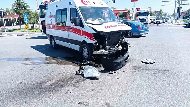 Malatya'da kaza ihbarına giden ambulans kaza yaptı
