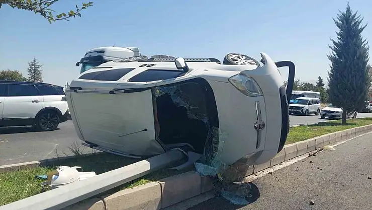 Malatya'da kontrolden çıkan hafif ticari araç devrildi: 1 yaralı
