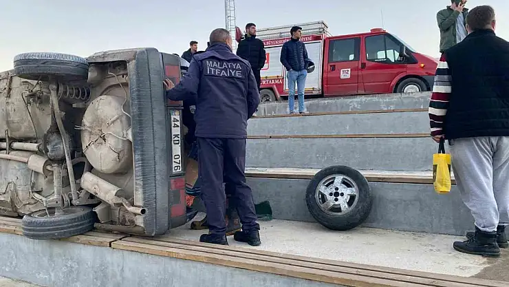 Malatya'da kontrolden çıkan Tofaş devrildi