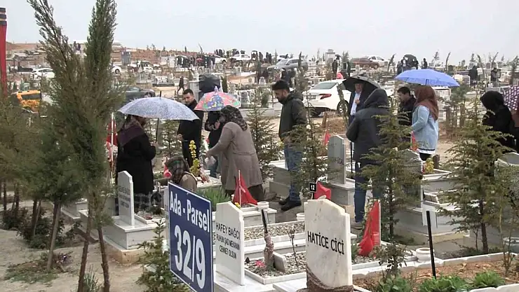 Malatya'da mezarlıkta hüzünlü bayram