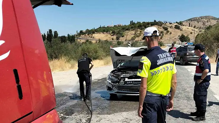Malatya'da otomobil ile çapa motoru çarpıştı: 3 yaralı