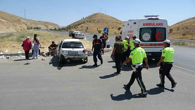 Malatya'da otomobiller çarpıştı: 1 ölü, 4 yaralı