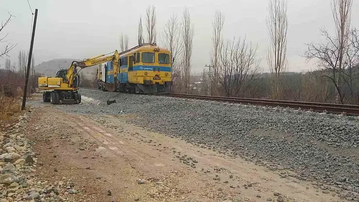 Malatya'da raylardan çıkan lokomotif paniğe neden oldu