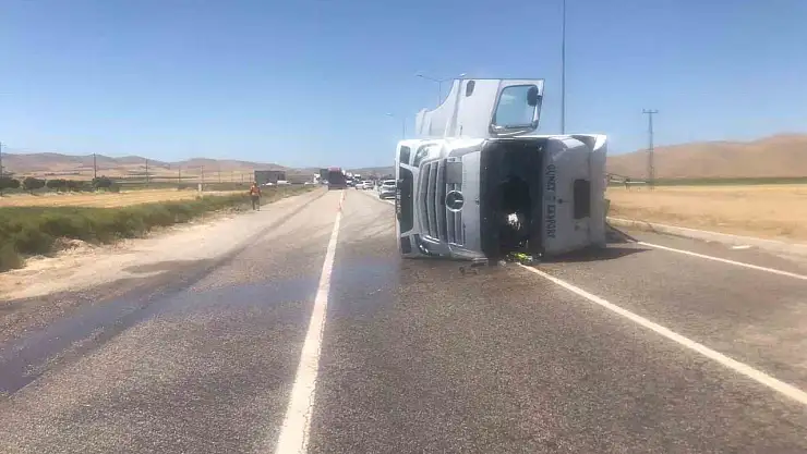 Malatya'da tanker devrildi: 1 kişi yaralandı