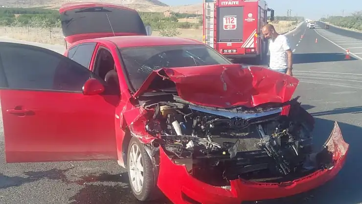 Malatya'da tır ile otomobil çarpıştı: 4 yaralı