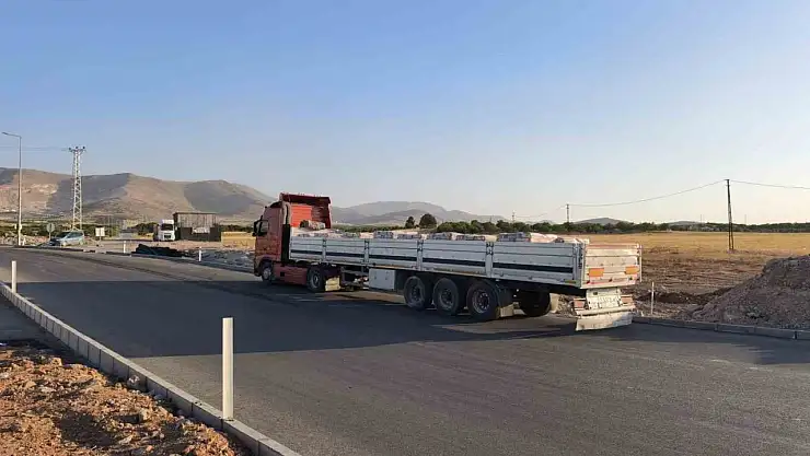 Malatya'da üç aracın karıştığı kazada 1 kişi yaralandı