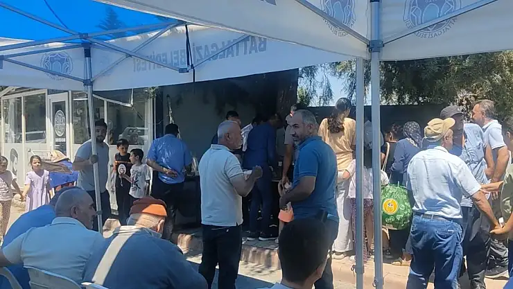 Malatya İş İnsanları Platformu'ndan aşure ikramı