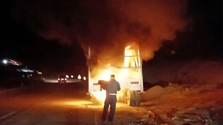 Malatya'nın Darende ilçesinde tır yangını kontrol altına alındı