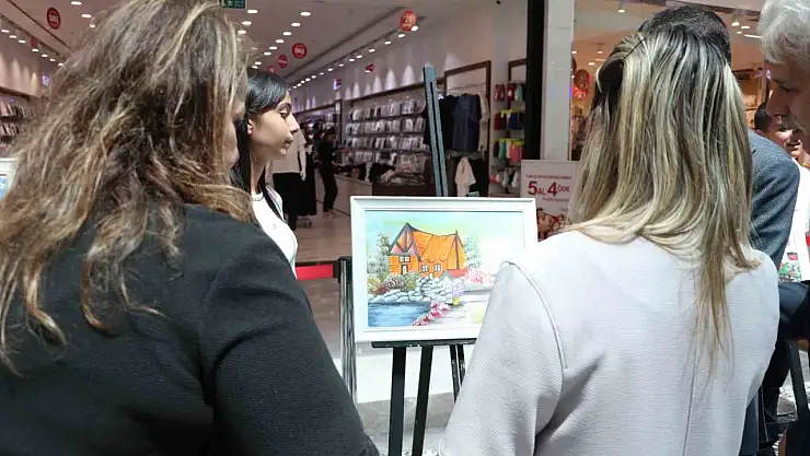 Öğrencilerin yıl sonu resim sergisi büyük beğeni topladı